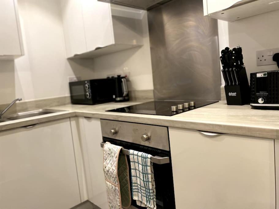 City Centered 2 Bed Serviced Apartment- Sherpa Homes Swindon Luaran gambar